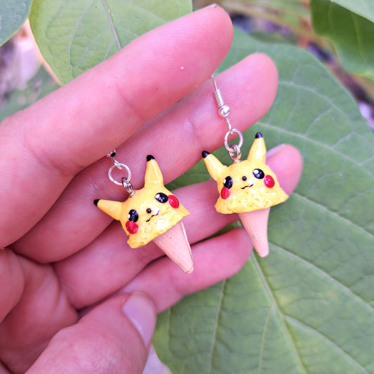 aretes helado pikachu hipoalergenicos